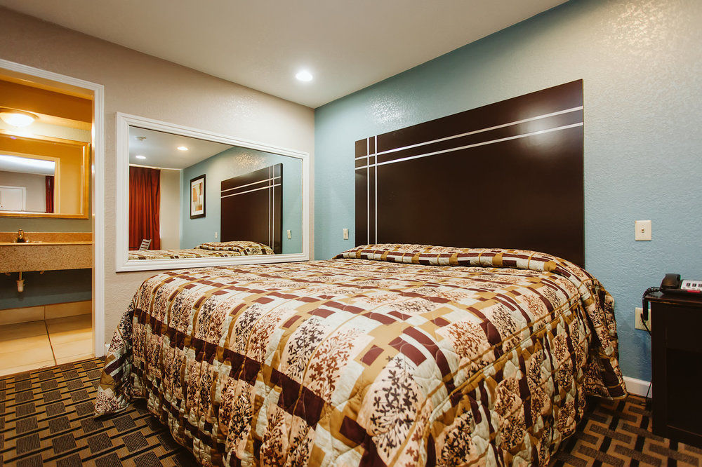 Regency Inn - شانيلفيو المظهر الخارجي الصورة